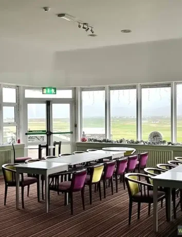 Dingle-Golf-Links-017.-A-view-of-the-inside-of-the-restaurant