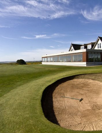 Murcar Links Clubhouse and 18th bunker